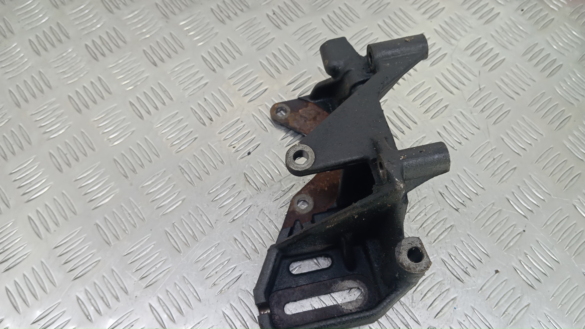 Кронштейн двигателя