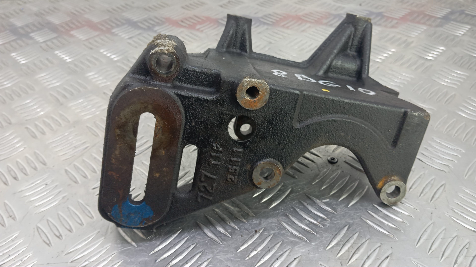 Кронштейн двигателя