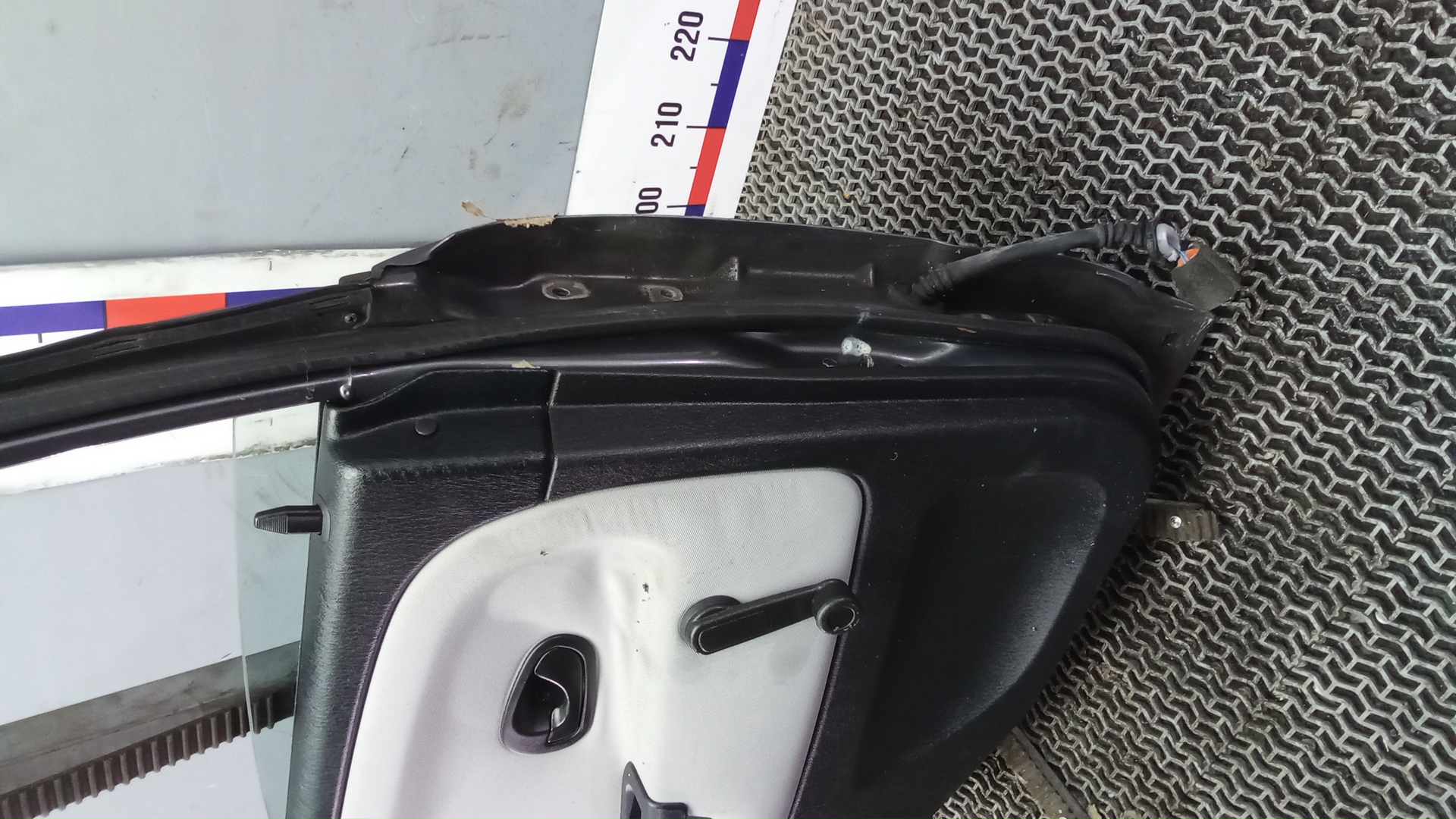 Дверь задняя левая