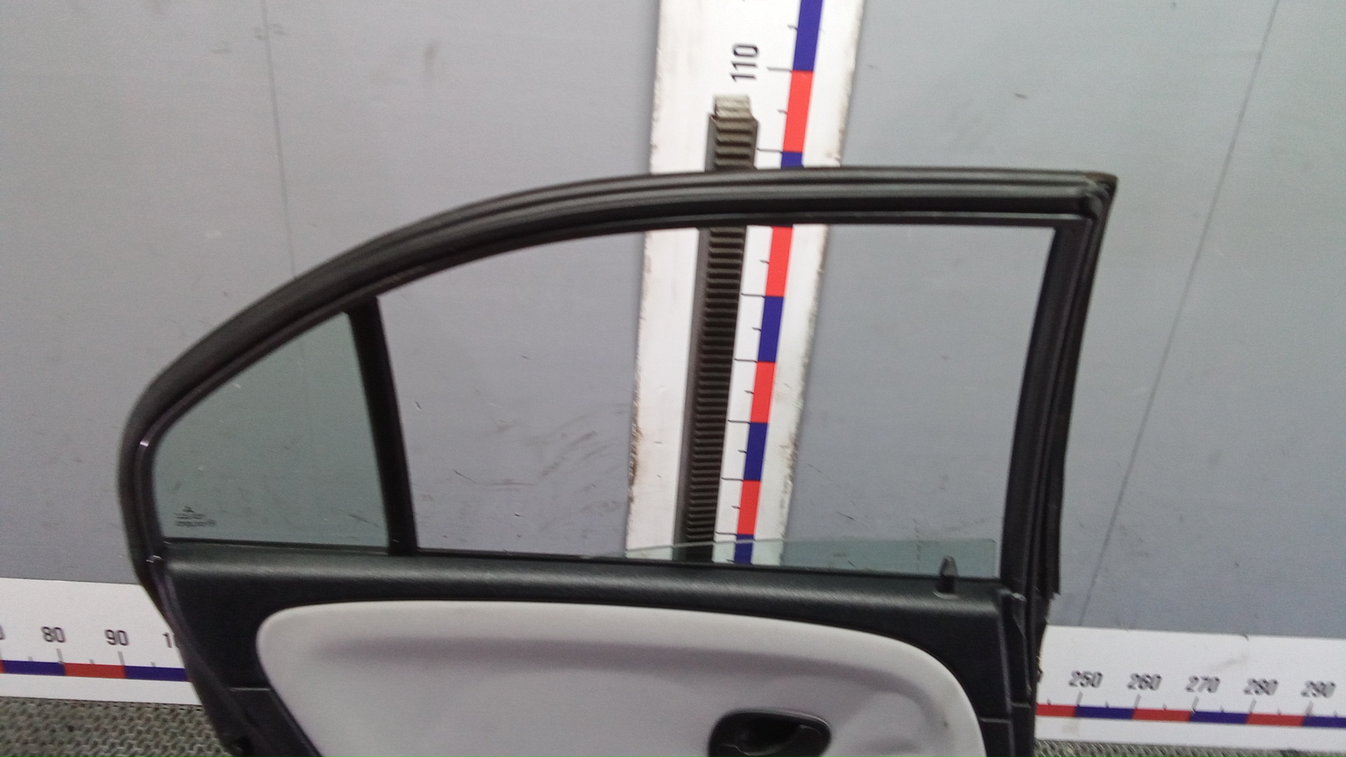 Дверь задняя левая