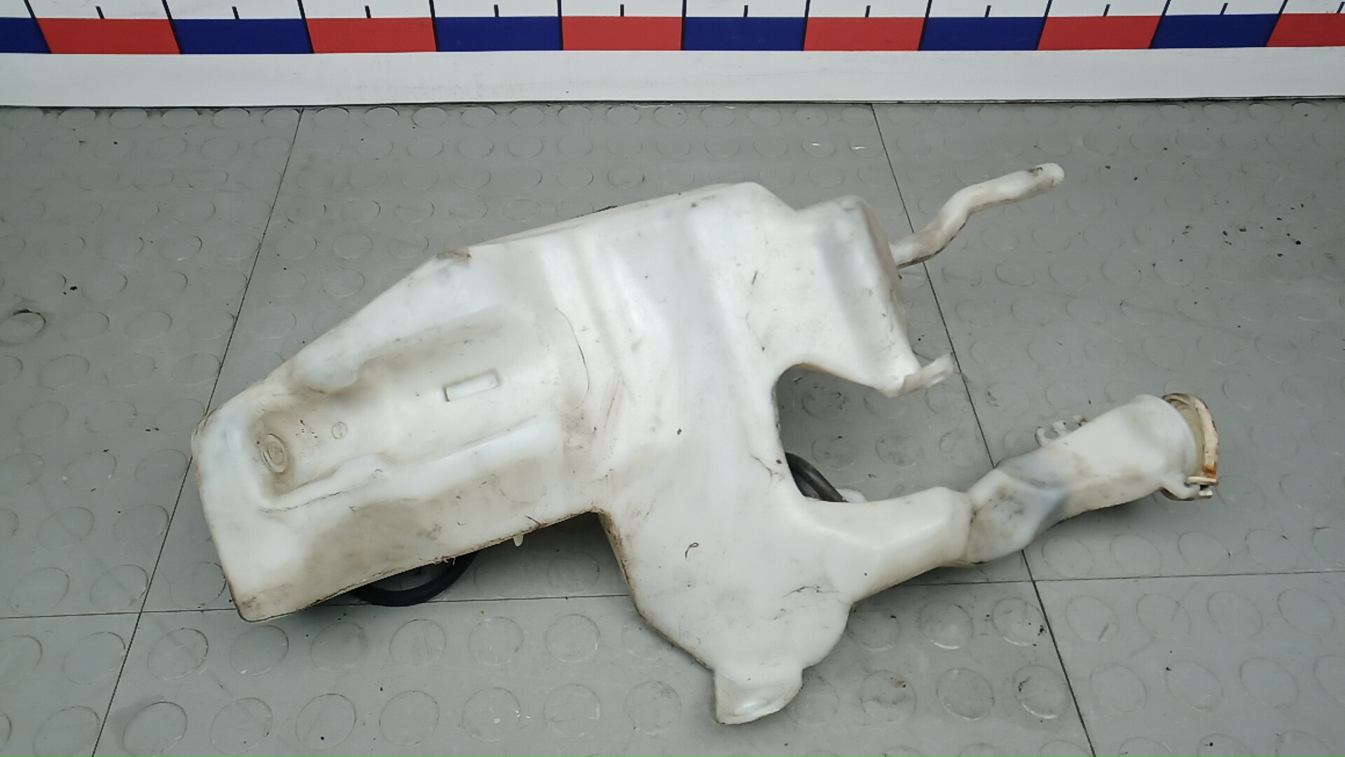 Бачок омывателя лобового стекла