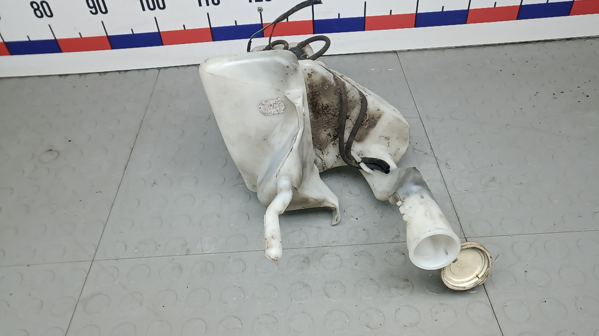 Бачок омывателя лобового стекла