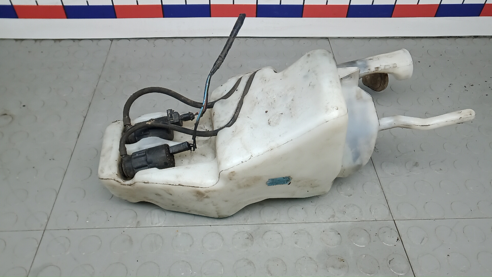 Бачок омывателя лобового стекла