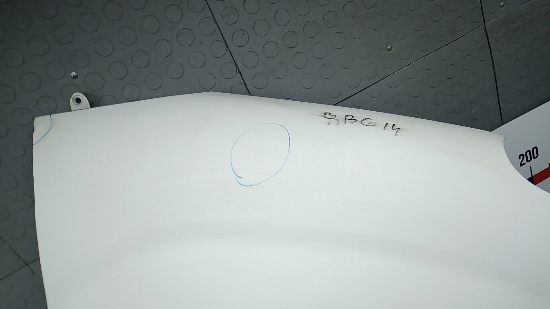 Крыло переднее правое