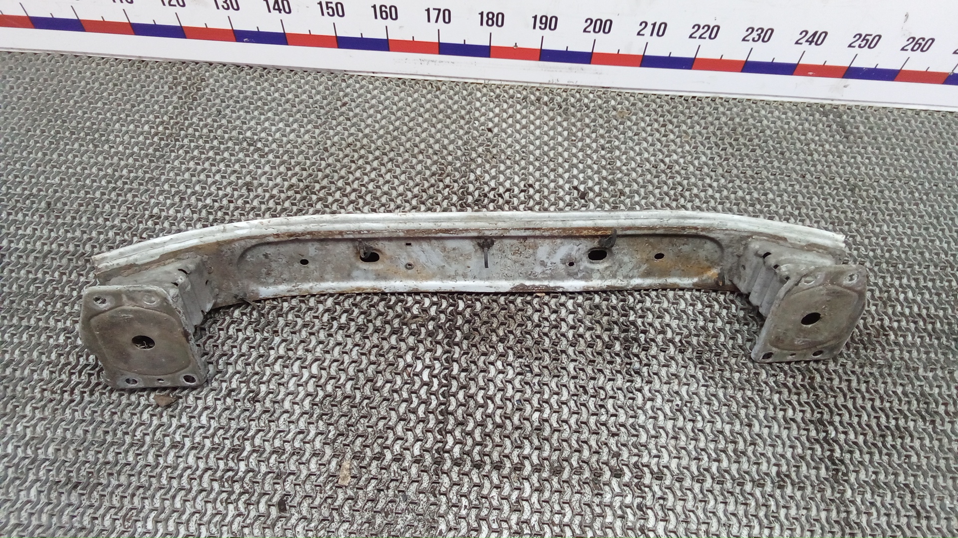 Кронштейн усилителя переднего бампера