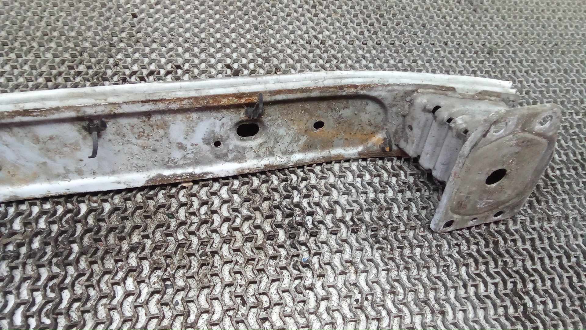 Кронштейн усилителя переднего бампера