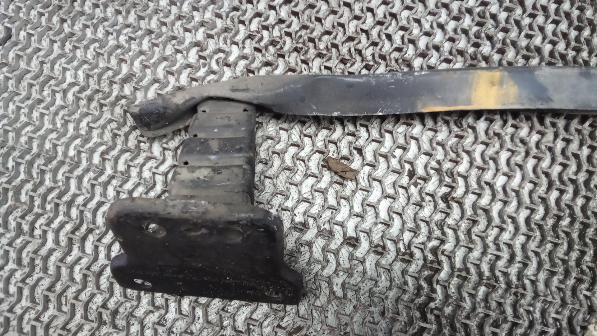 Усилитель заднего бампера