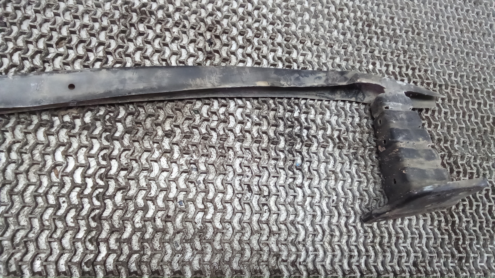 Усилитель заднего бампера