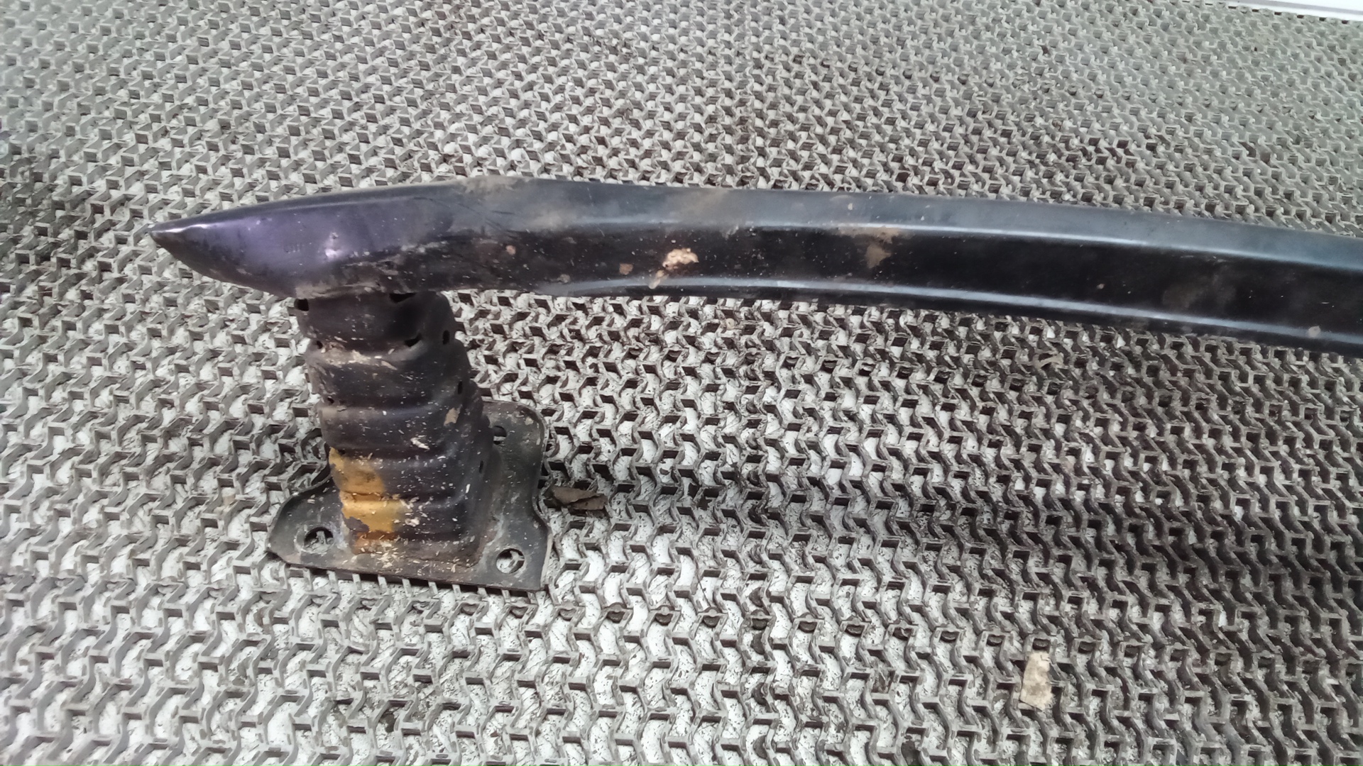 Усилитель заднего бампера