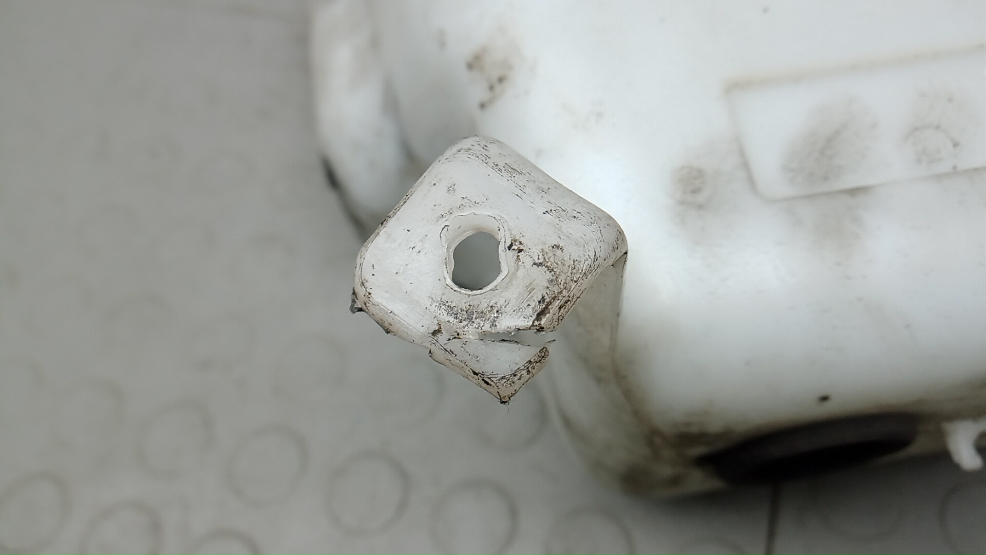 Бачок омывателя лобового стекла