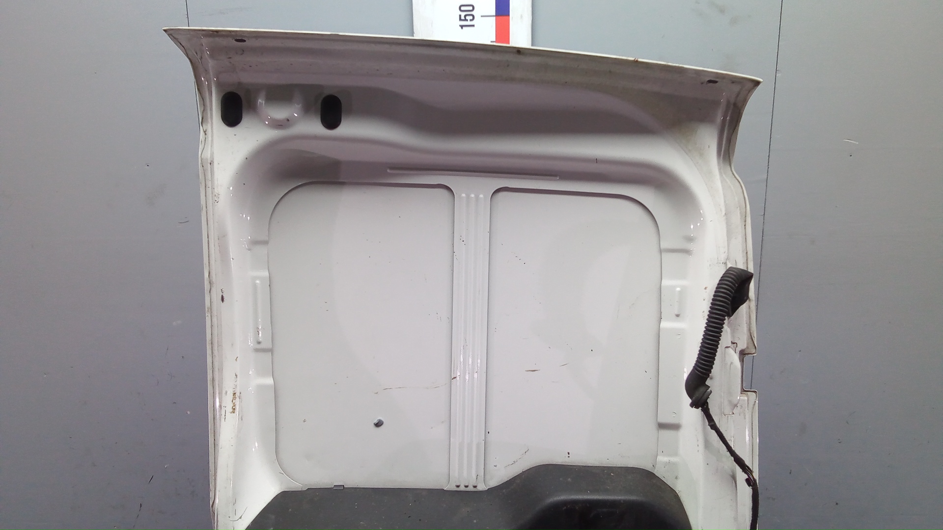 Дверь багажника левая