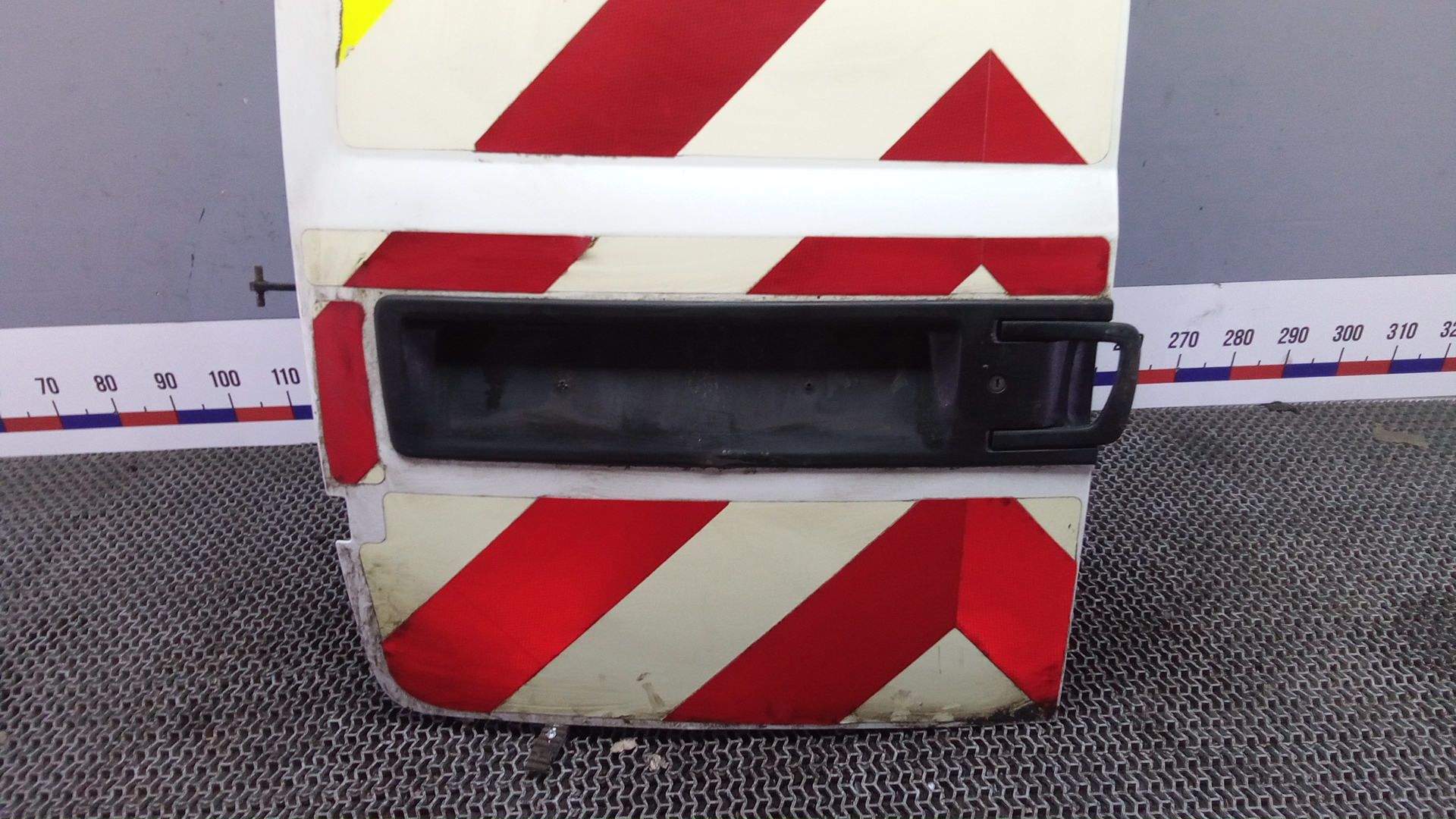 Дверь багажника левая