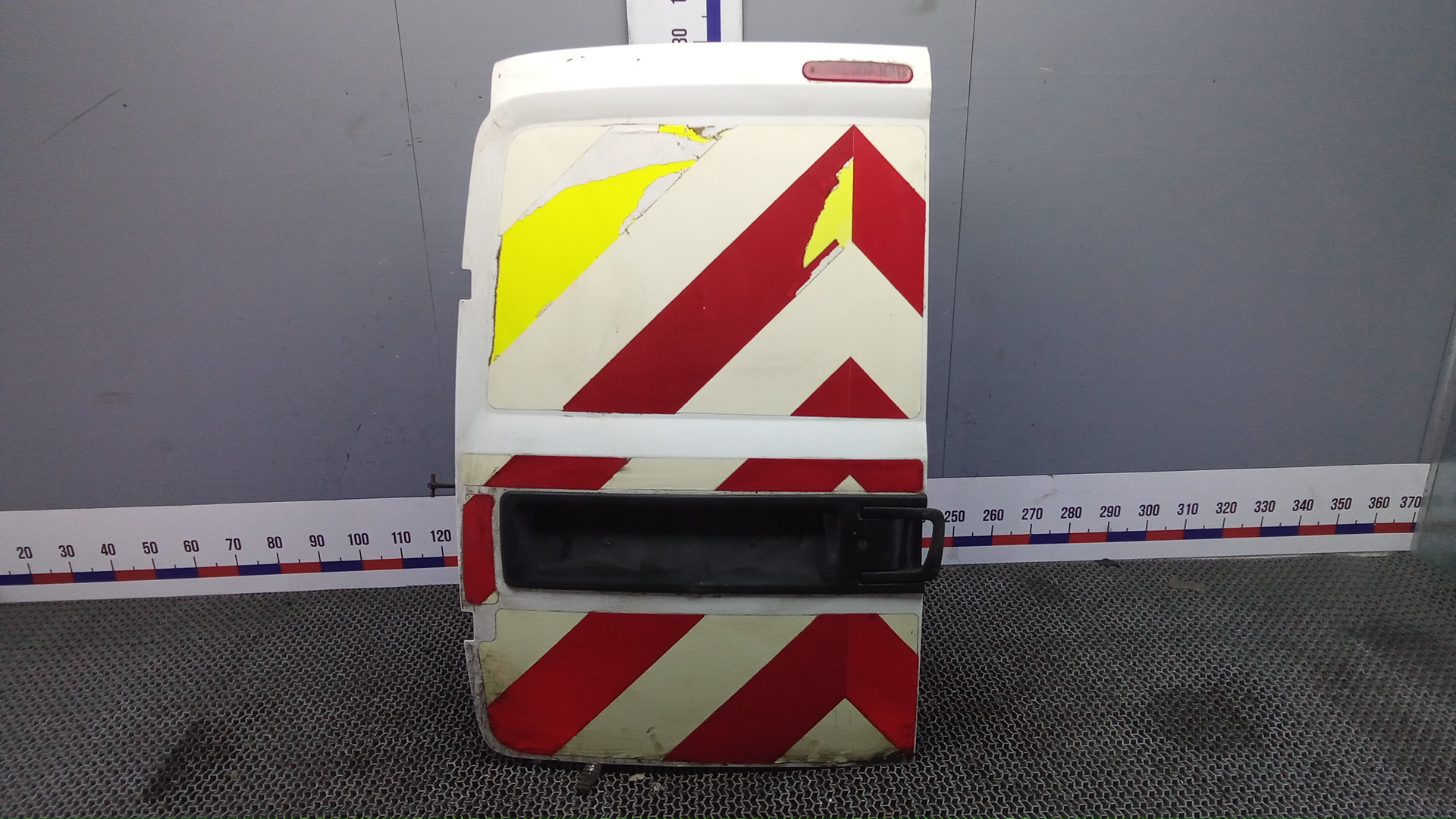 Дверь багажника левая