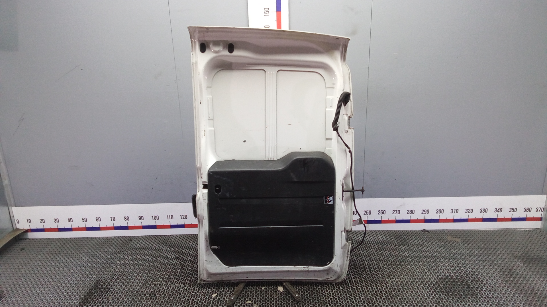 Дверь багажника левая