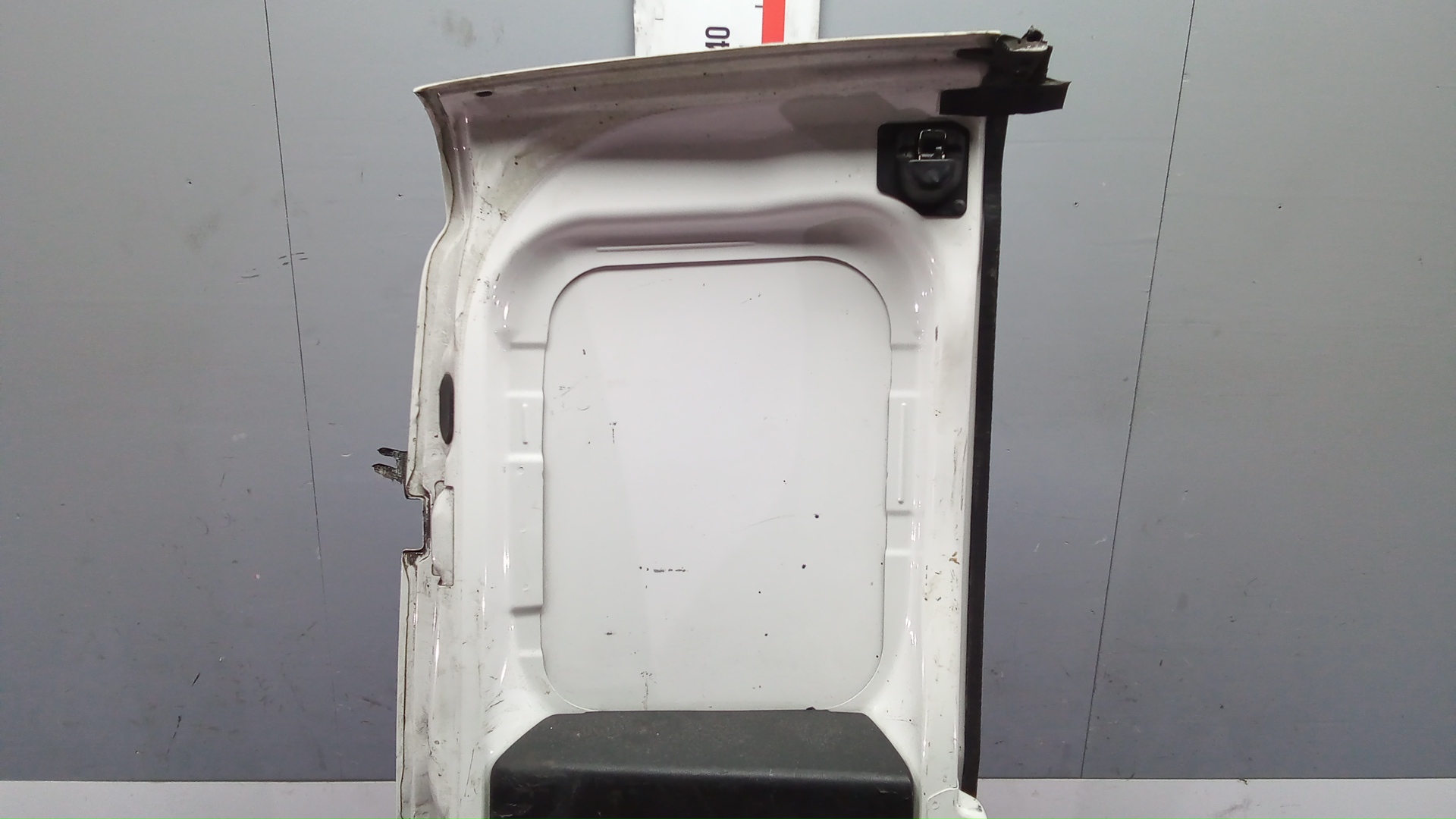 Дверь багажника правая