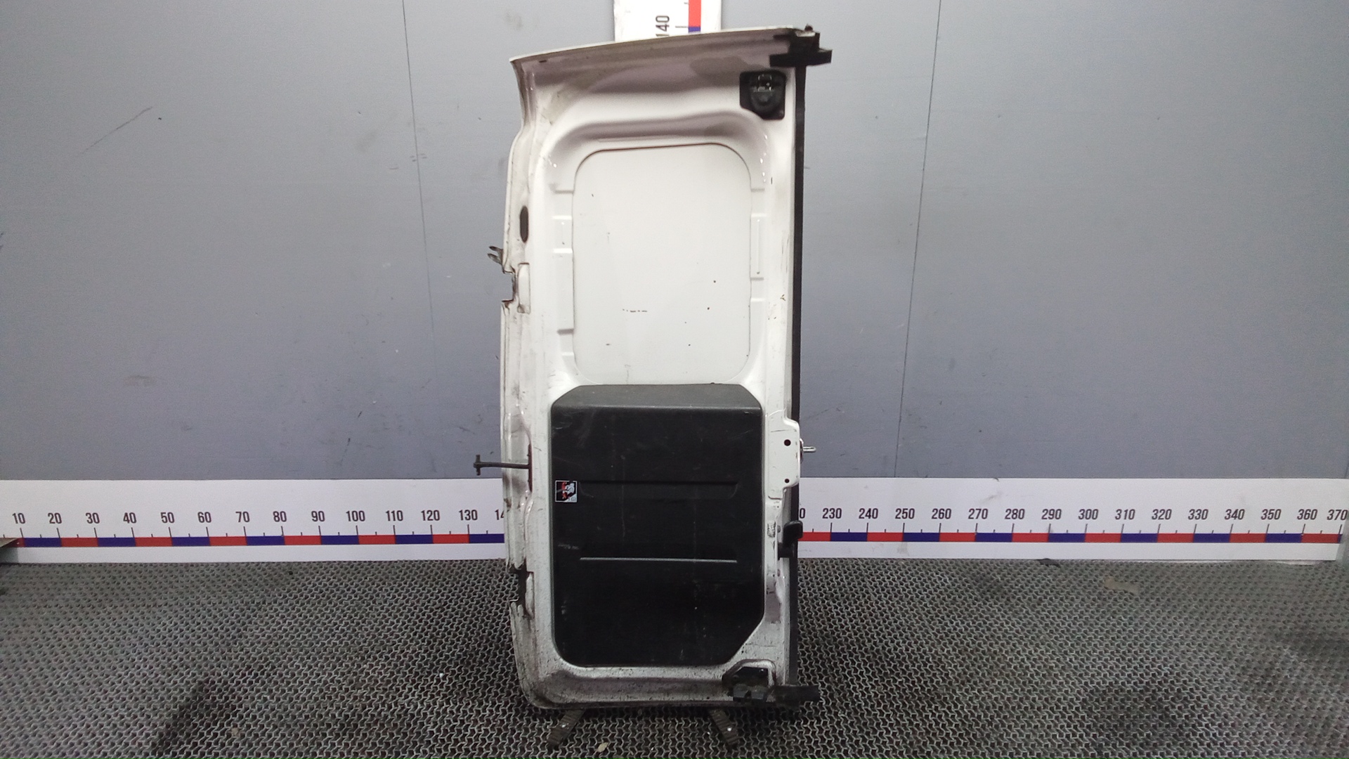 Дверь багажника правая