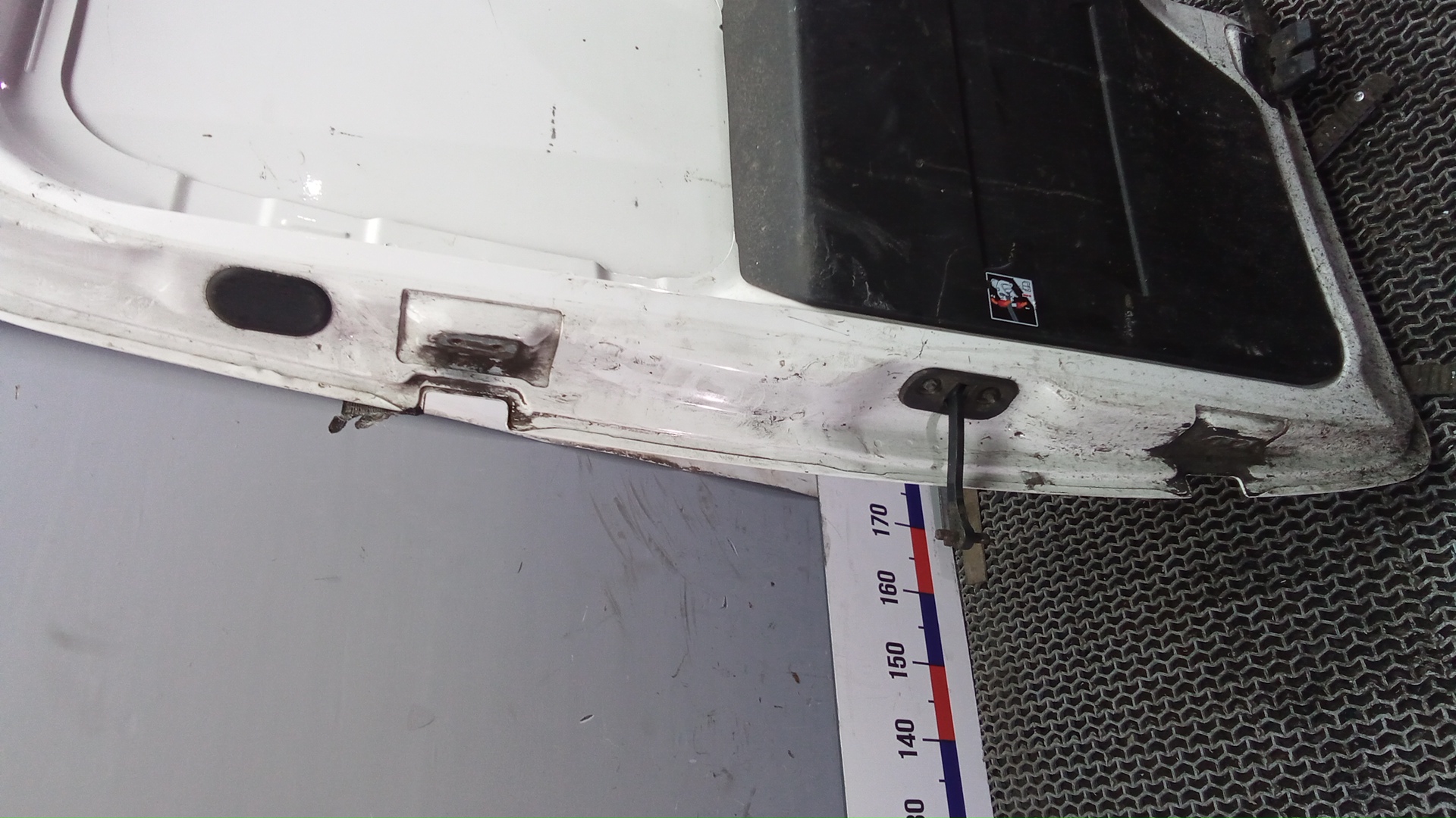 Дверь багажника правая