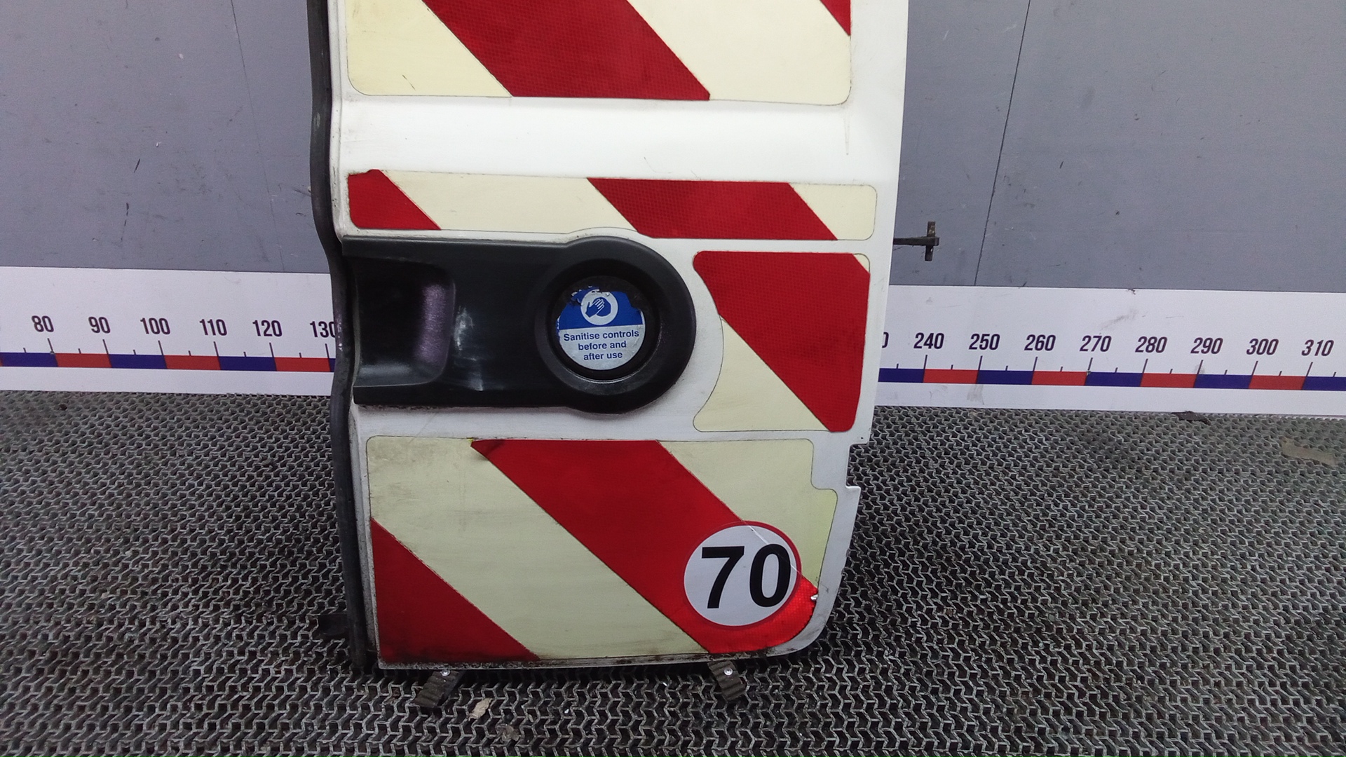 Дверь багажника правая