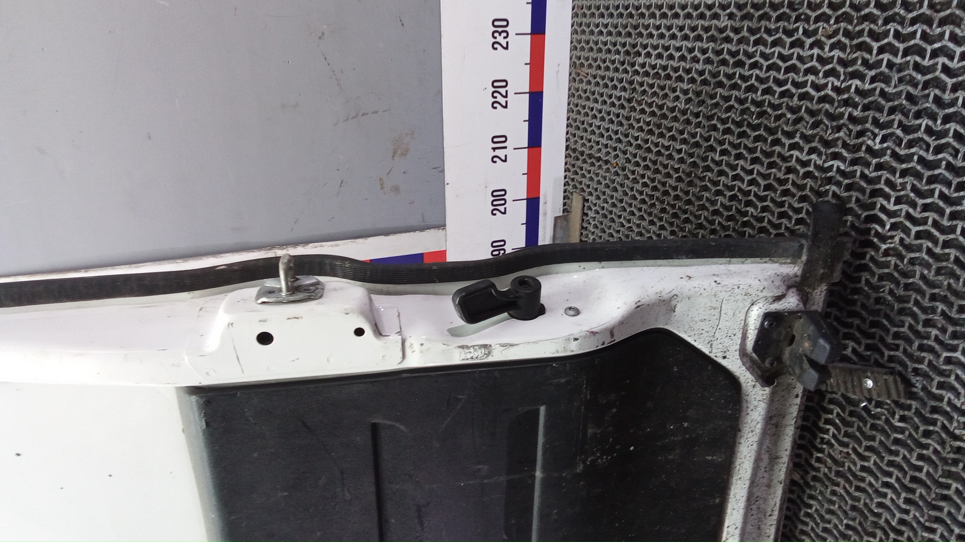 Дверь багажника правая