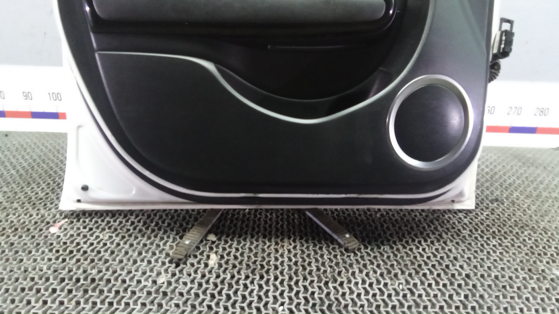 Дверь передняя левая