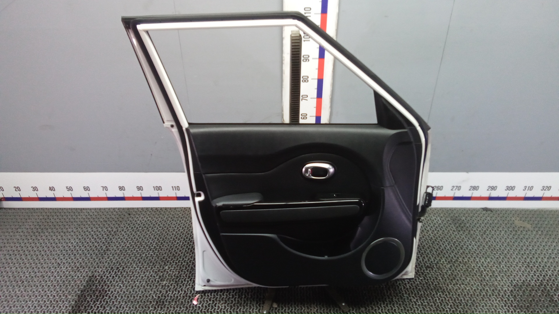 Дверь передняя левая