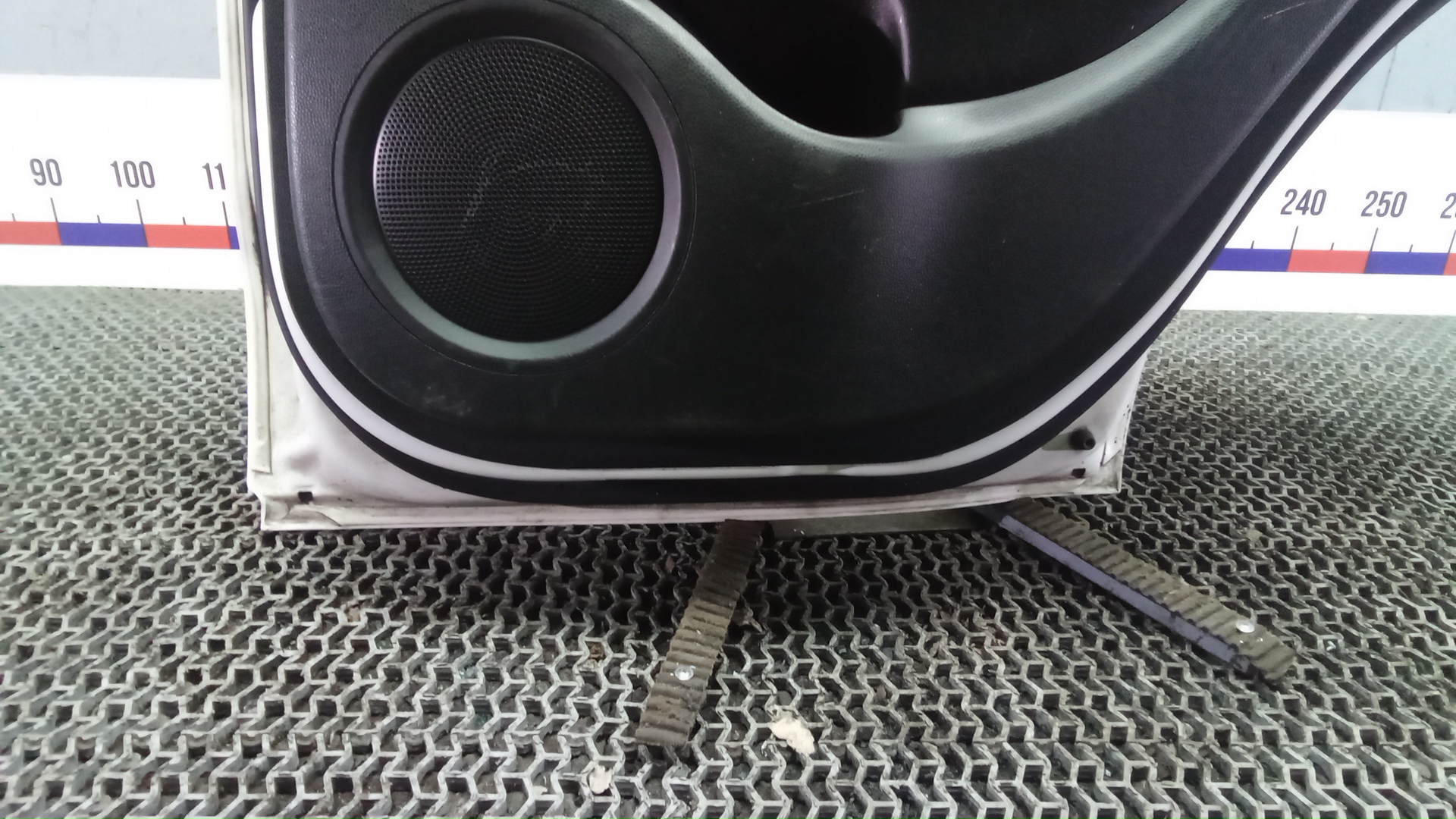 Дверь задняя правая