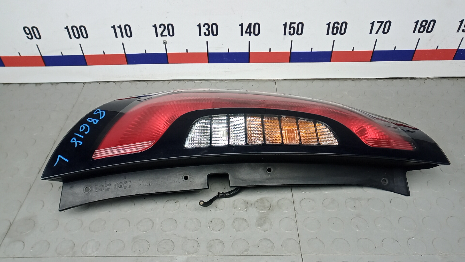 Фонарь задний левый