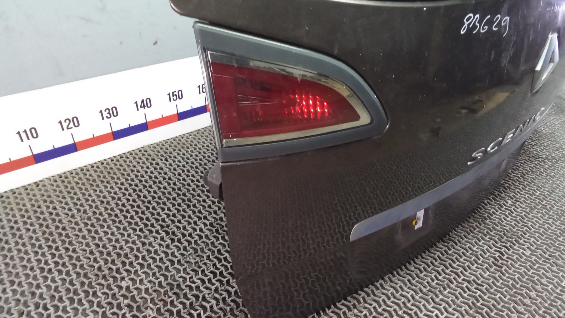 Дверь багажника