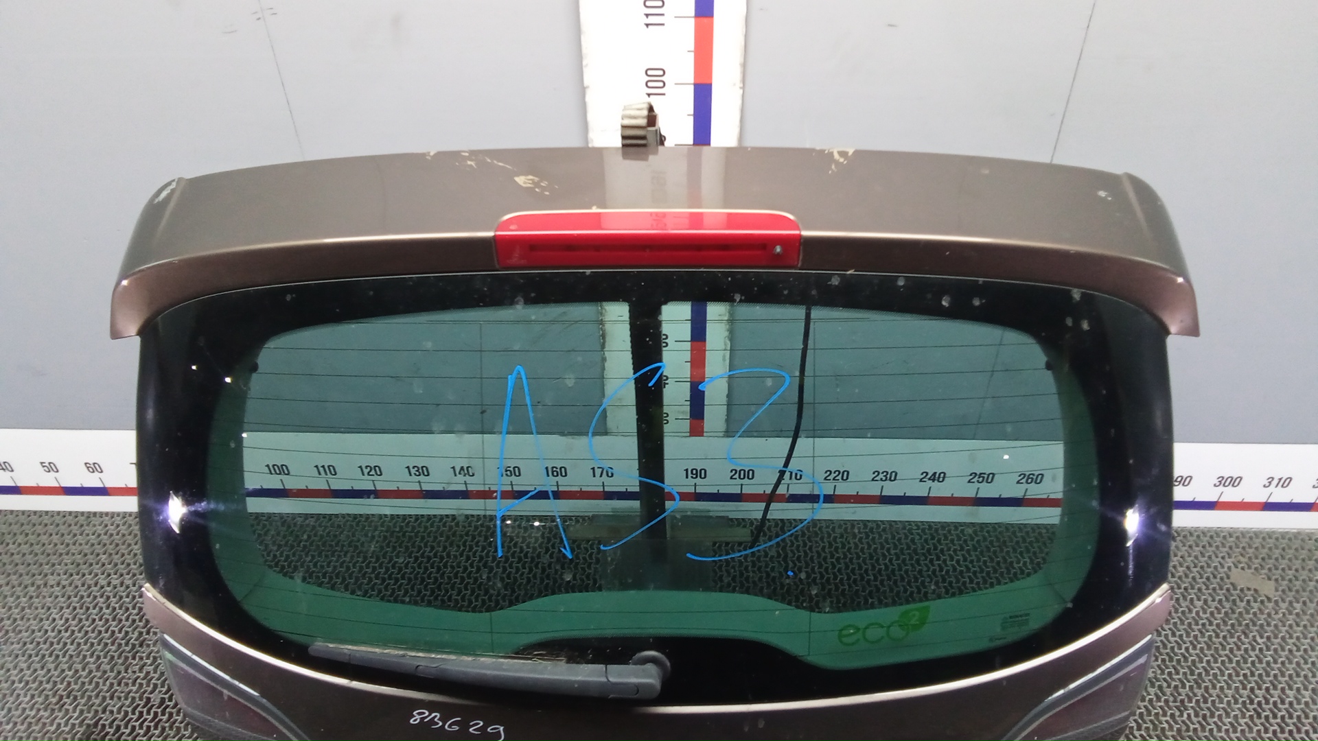 Дверь багажника