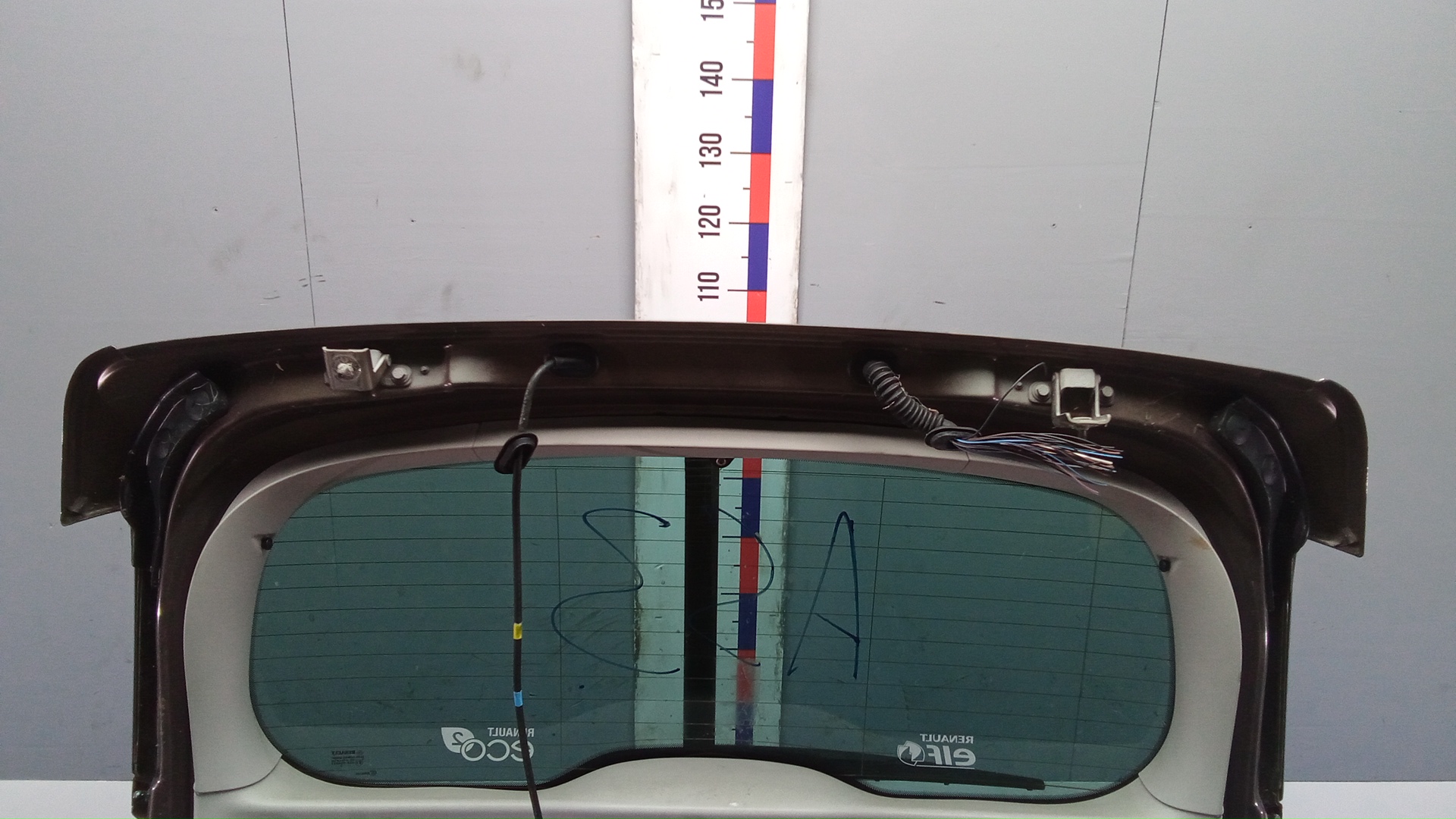 Дверь багажника