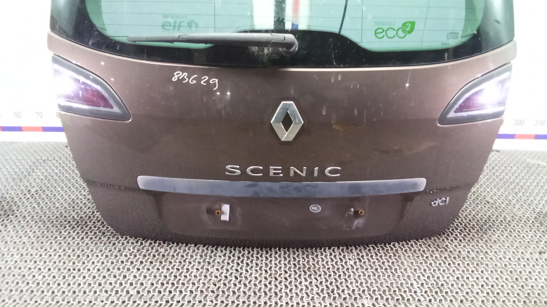 Дверь багажника