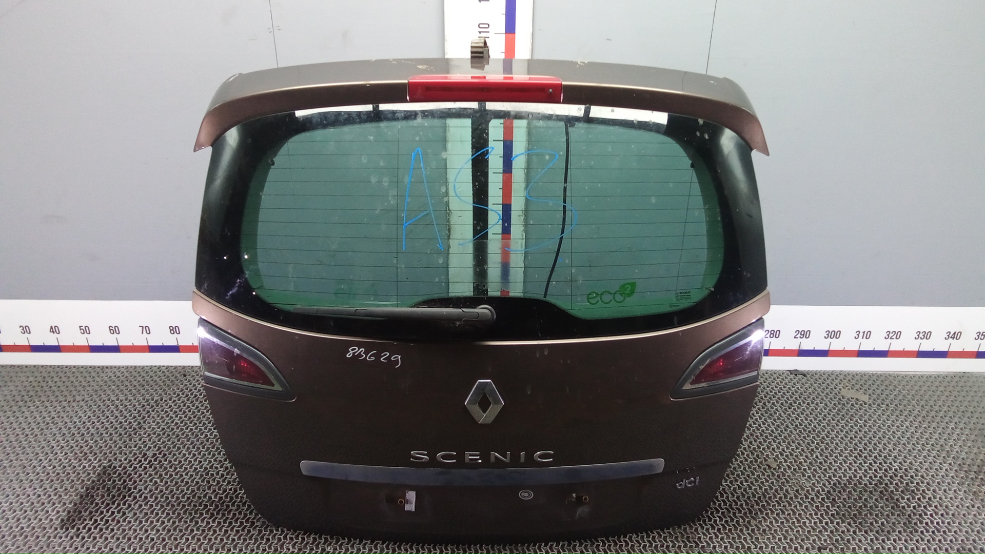 Дверь багажника