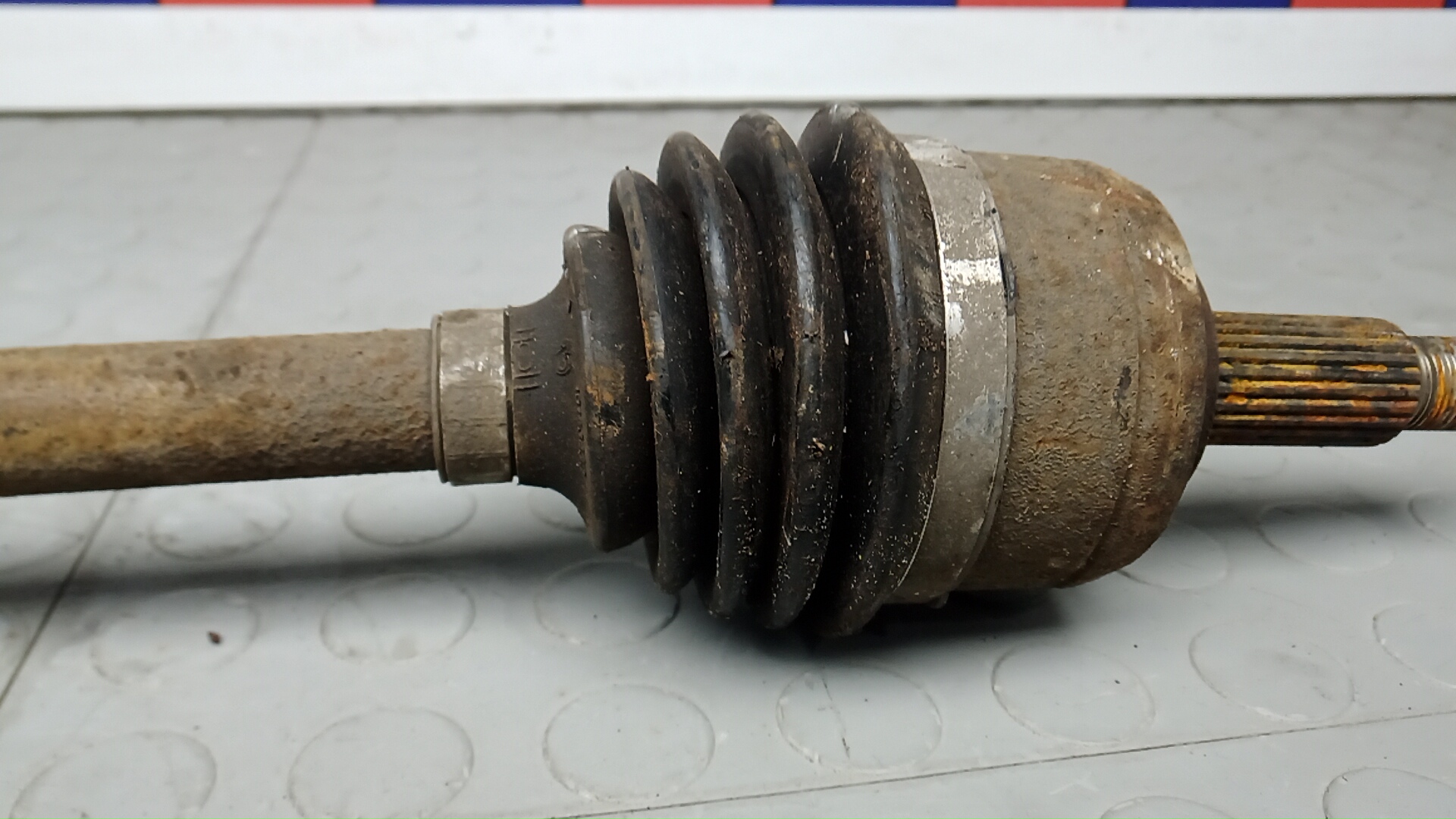 Полуось передняя левая