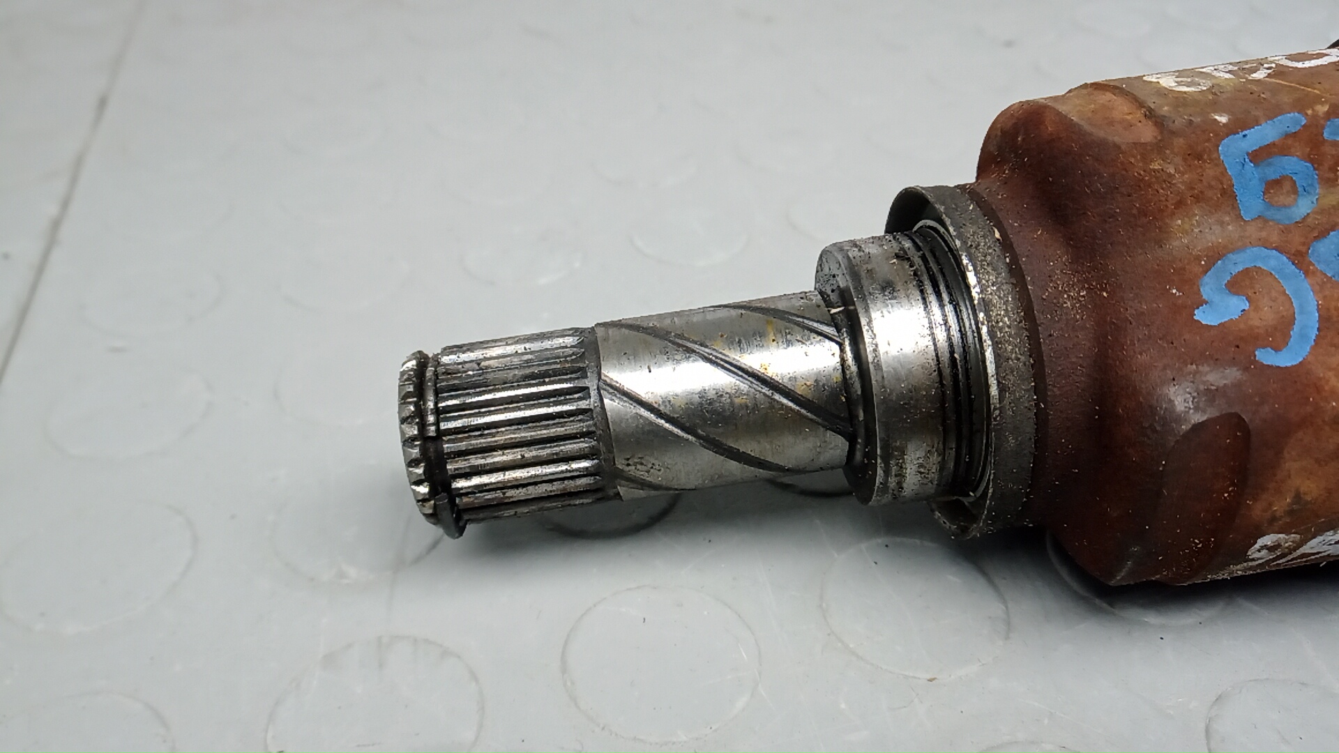 Полуось передняя левая