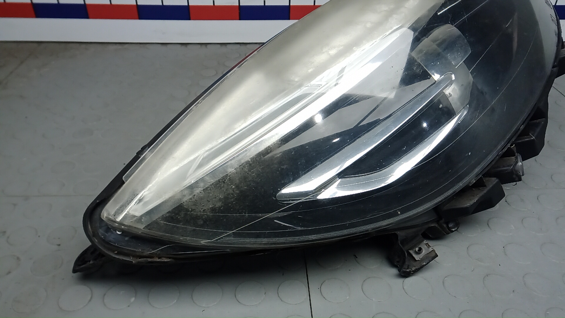 Фара правая