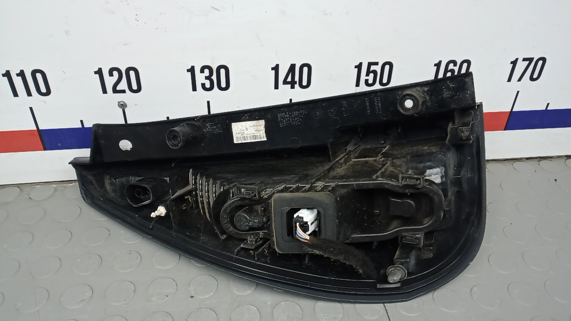 Фонарь задний правый