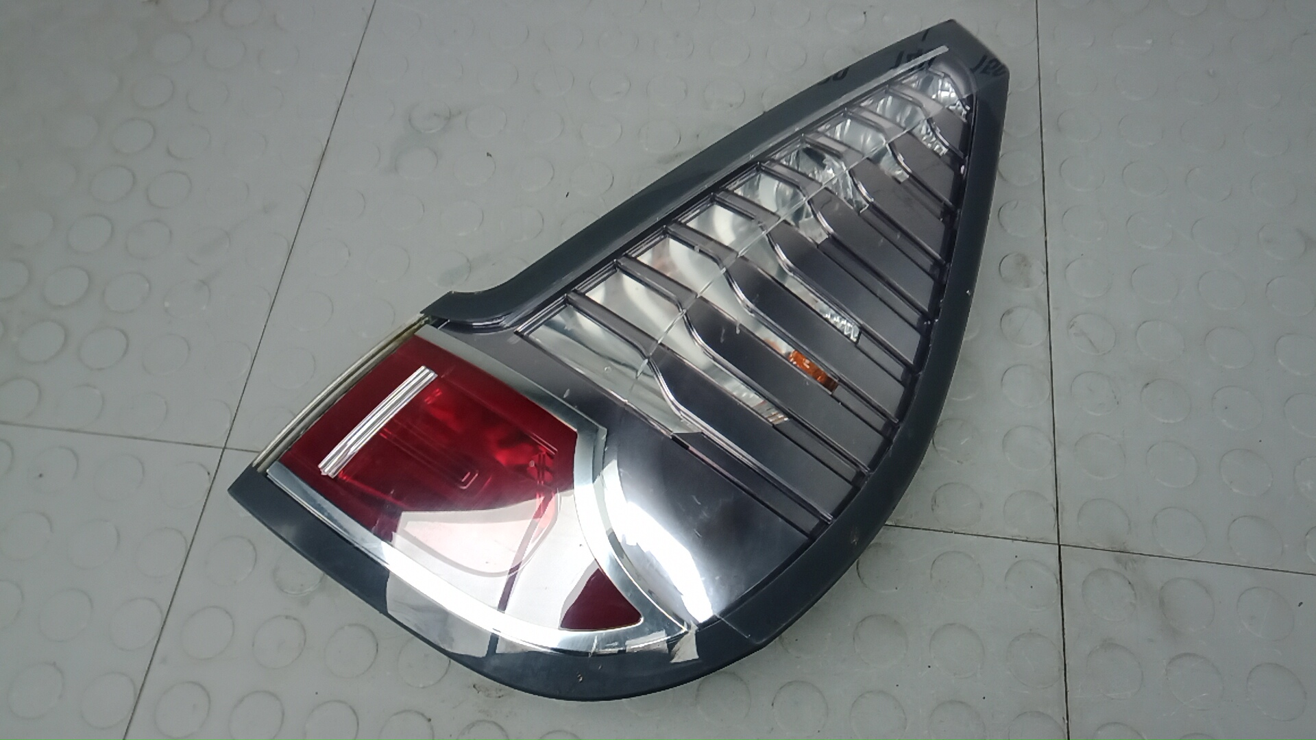 Фонарь задний правый