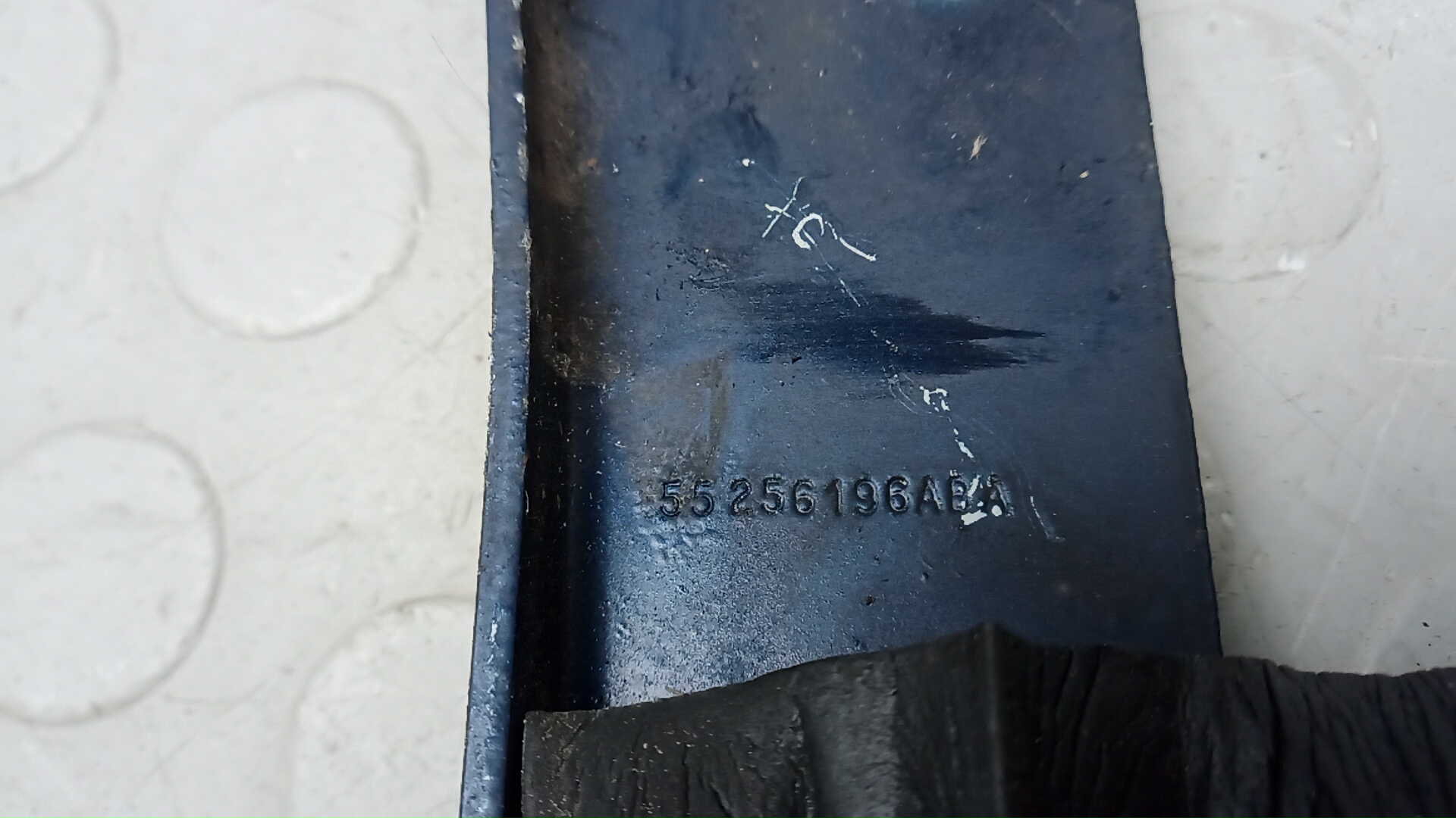 Петля капота