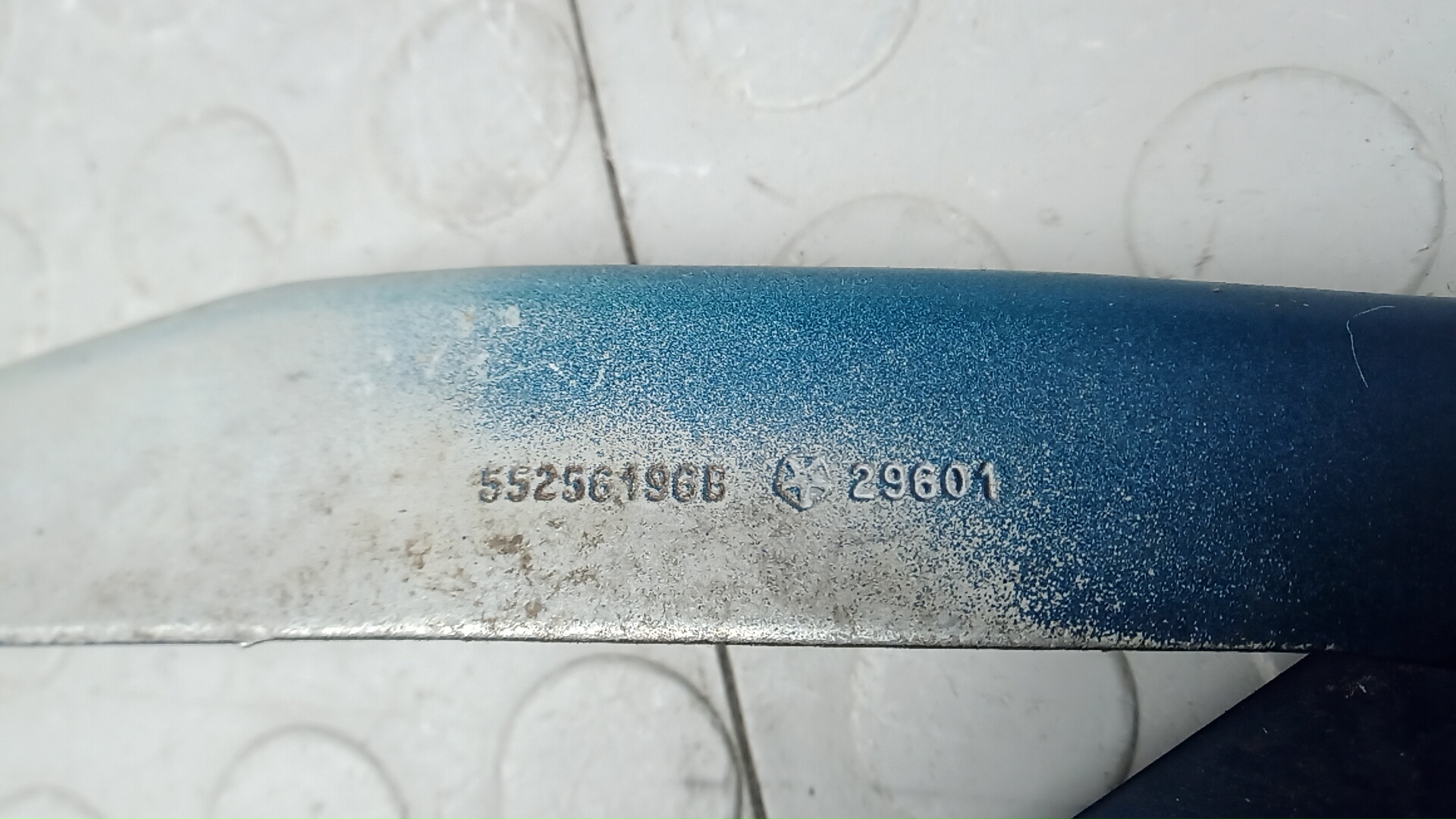 Петля капота