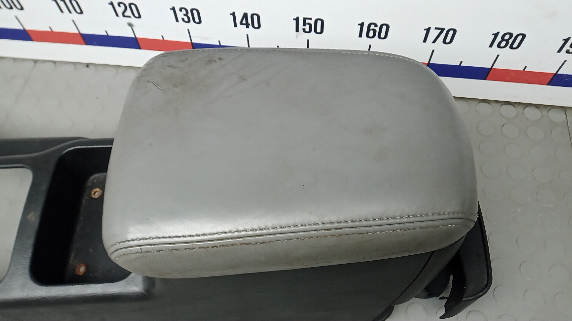 Подлокотник