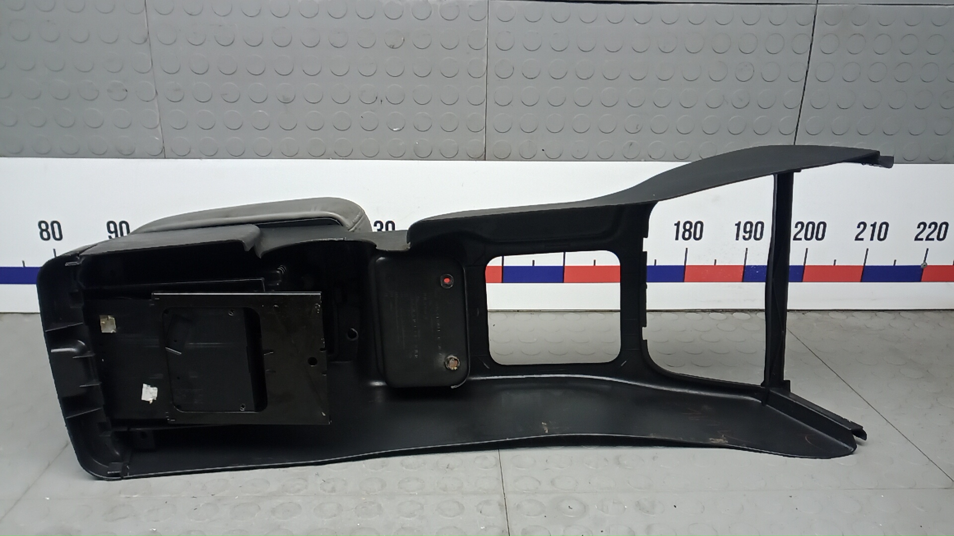 Подлокотник