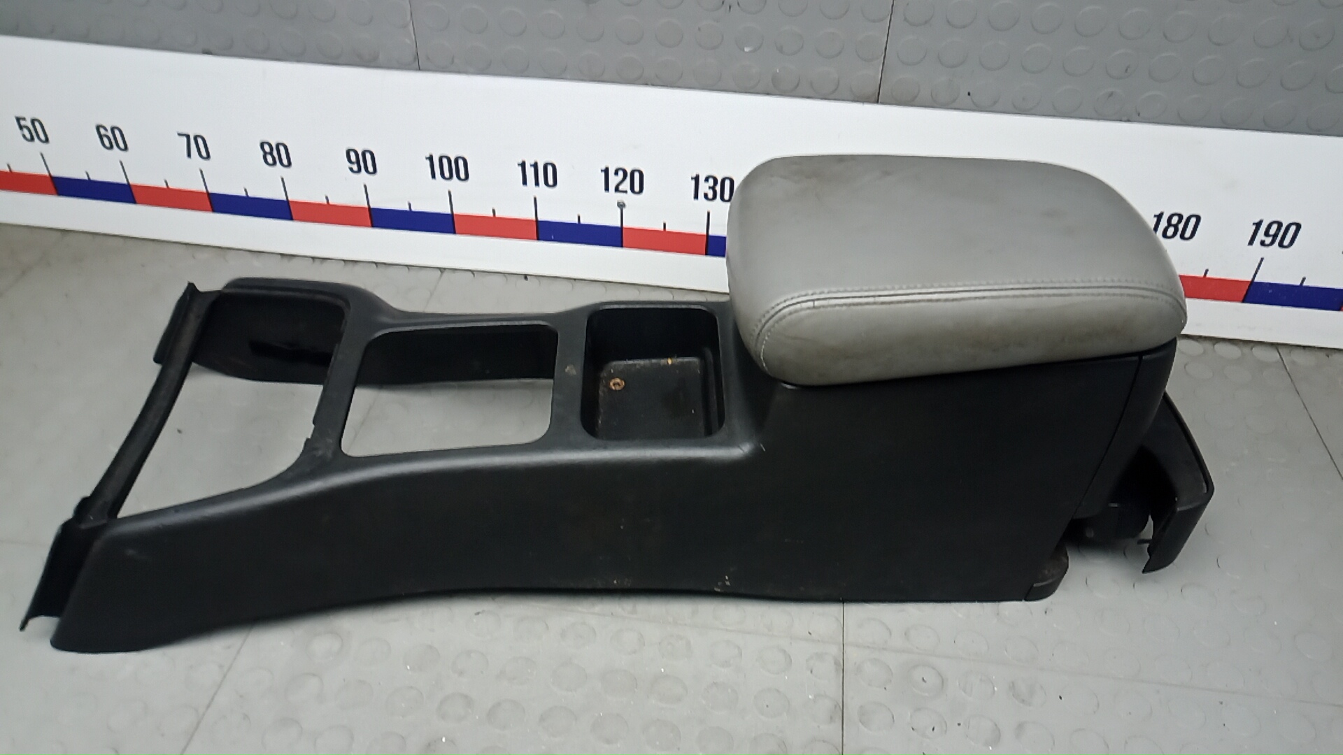 Подлокотник