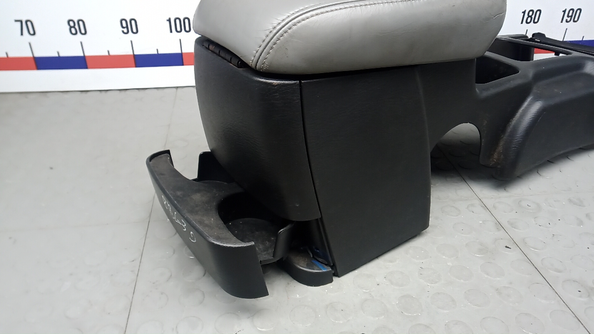 Подлокотник