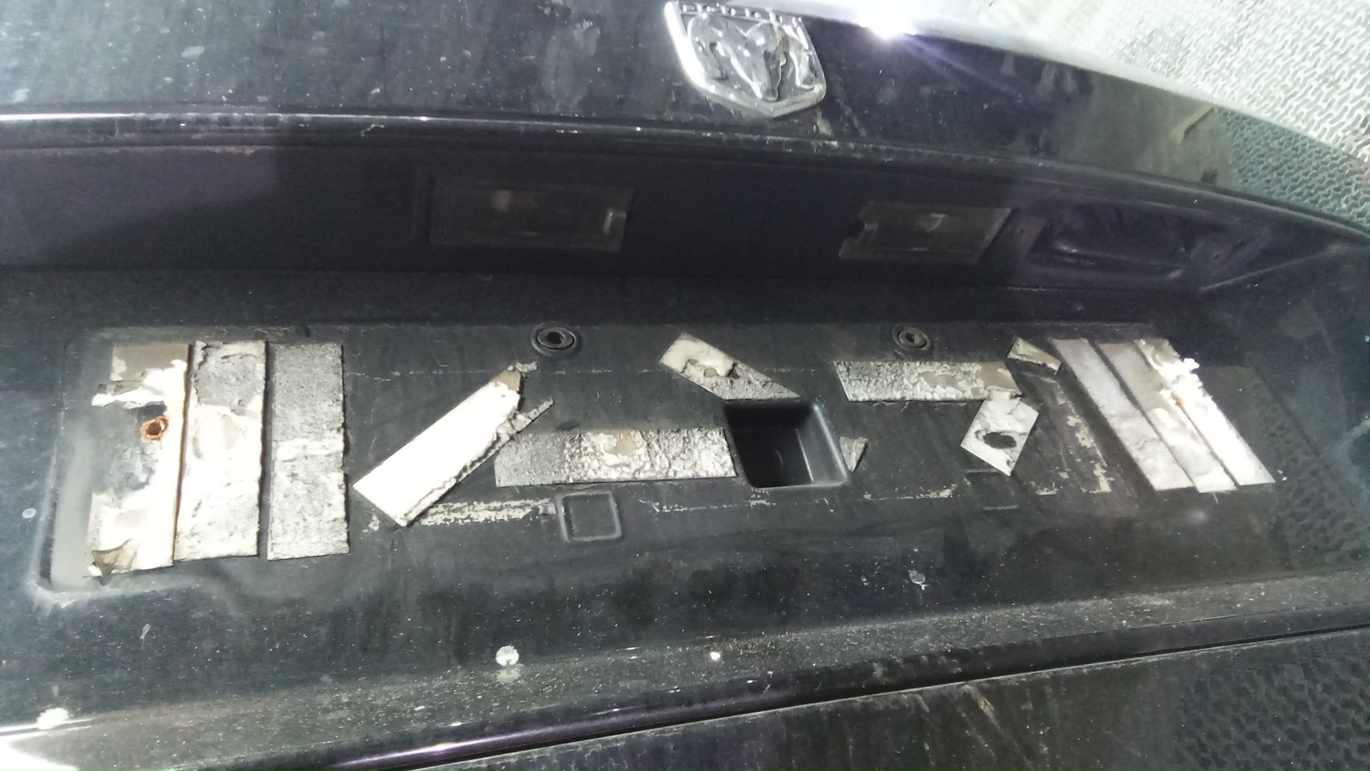 Дверь багажника