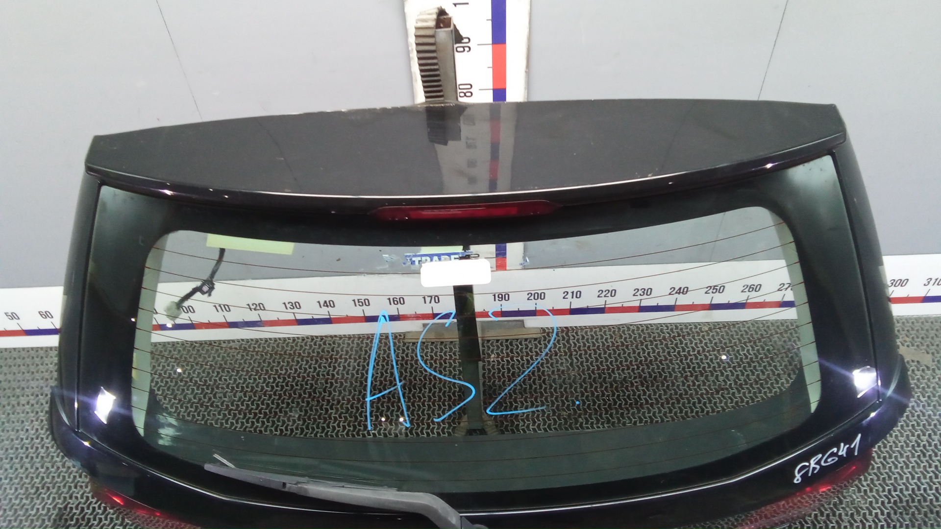 Дверь багажника