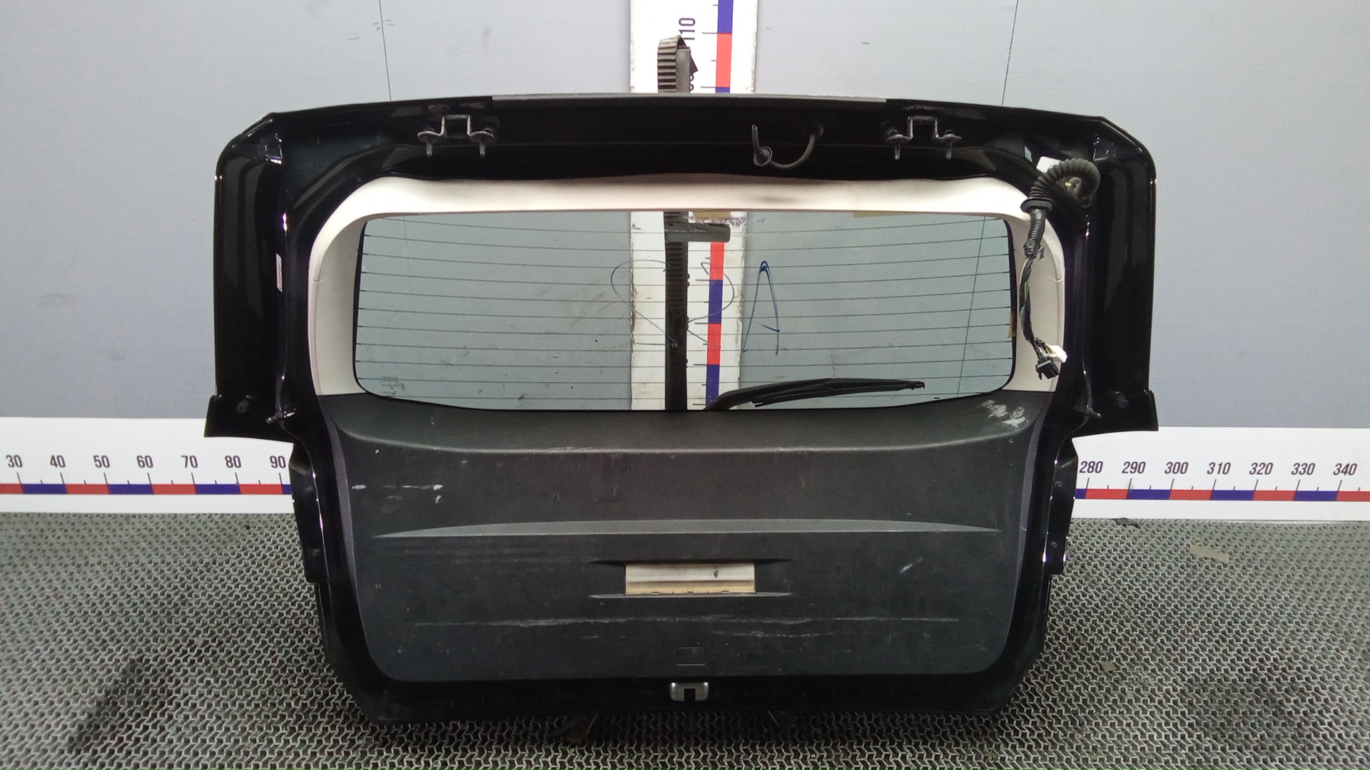 Дверь багажника