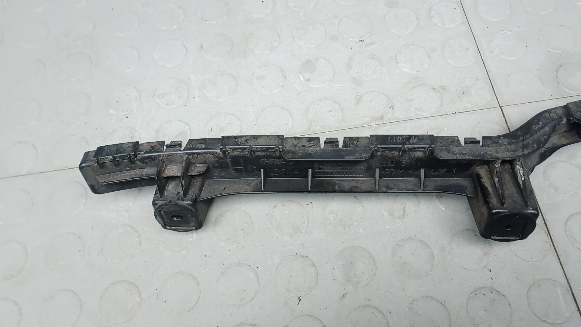 Кронштейн заднего бампера