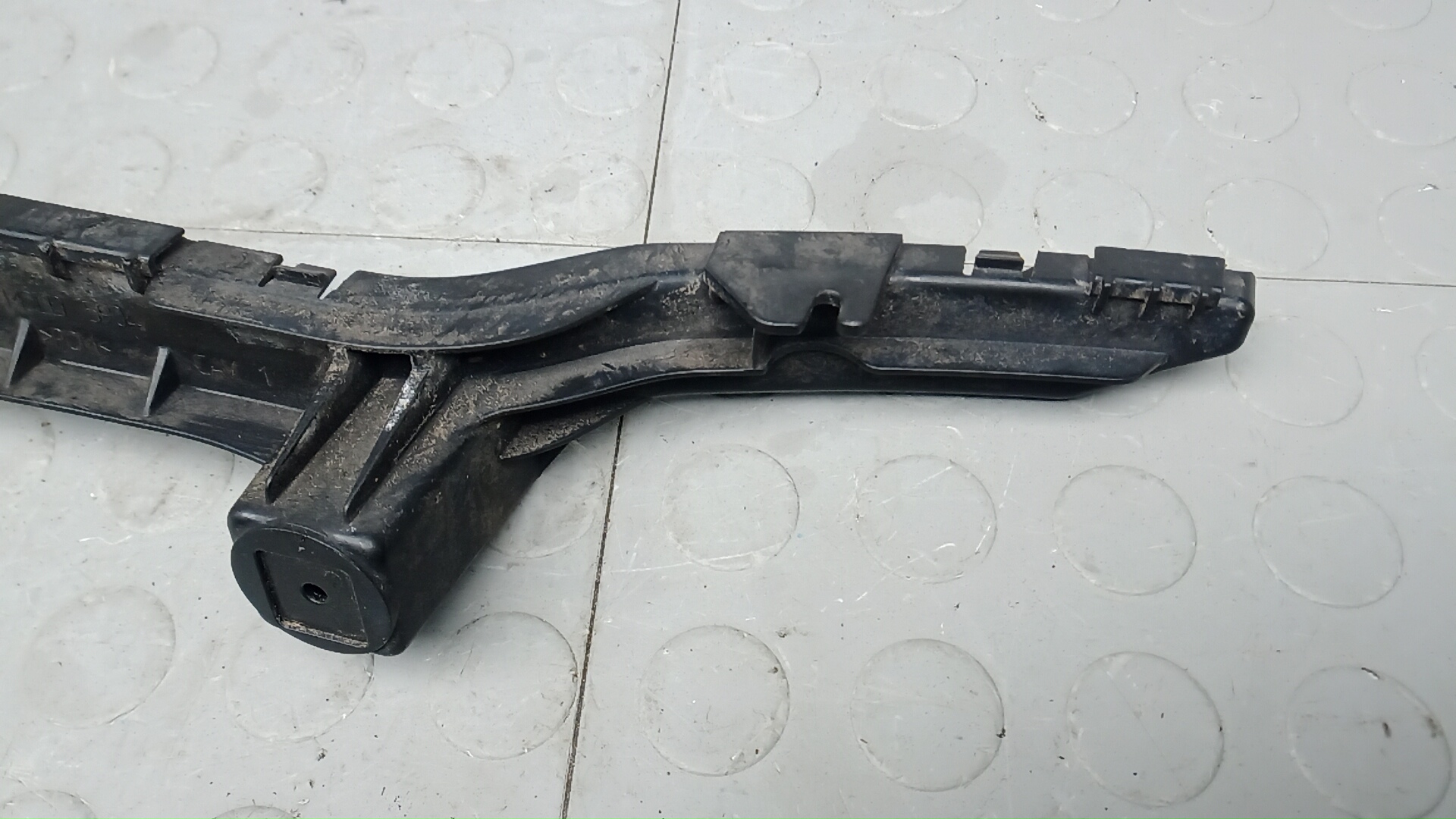 Кронштейн заднего бампера