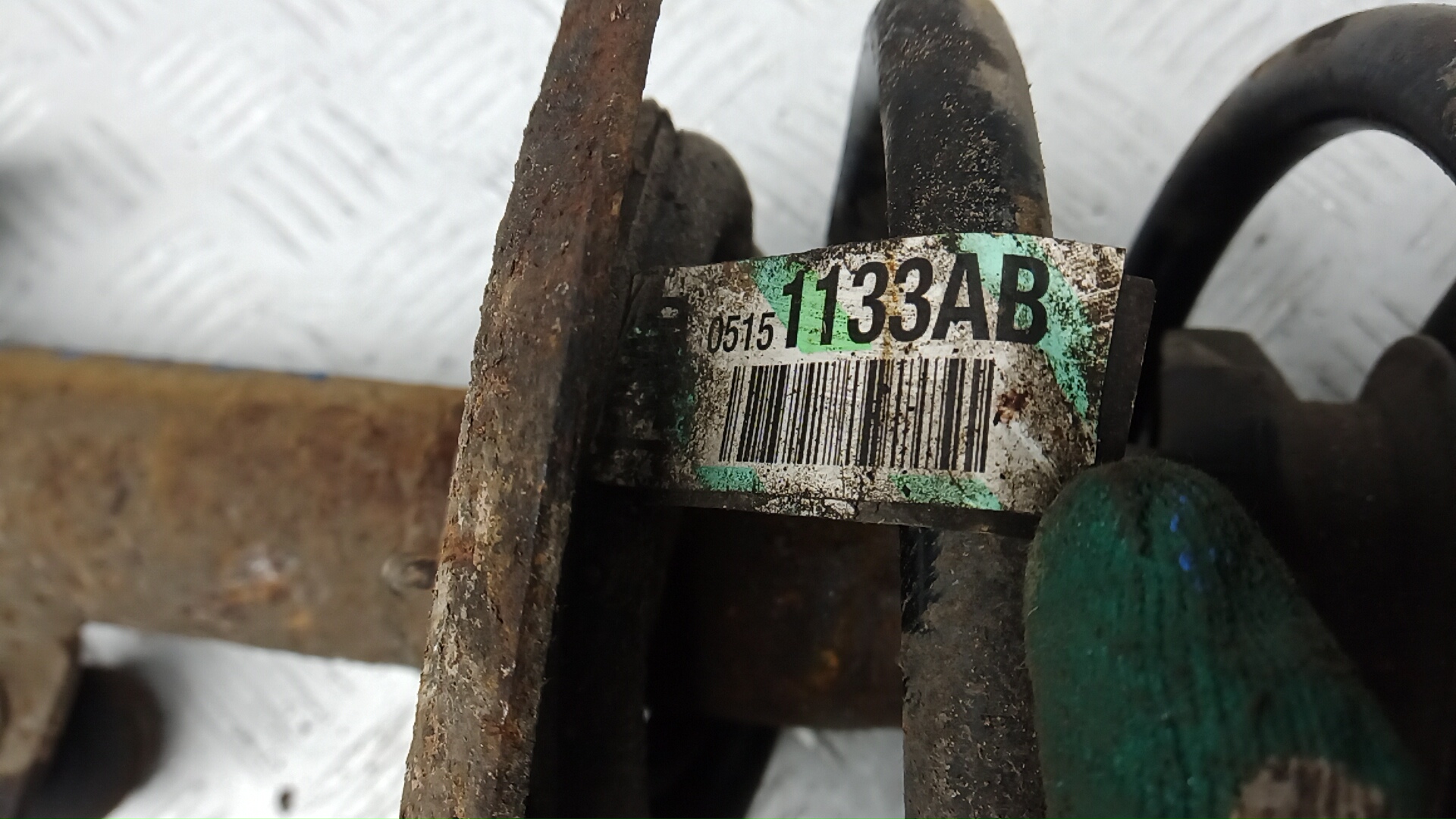 Амортизатор передний левый