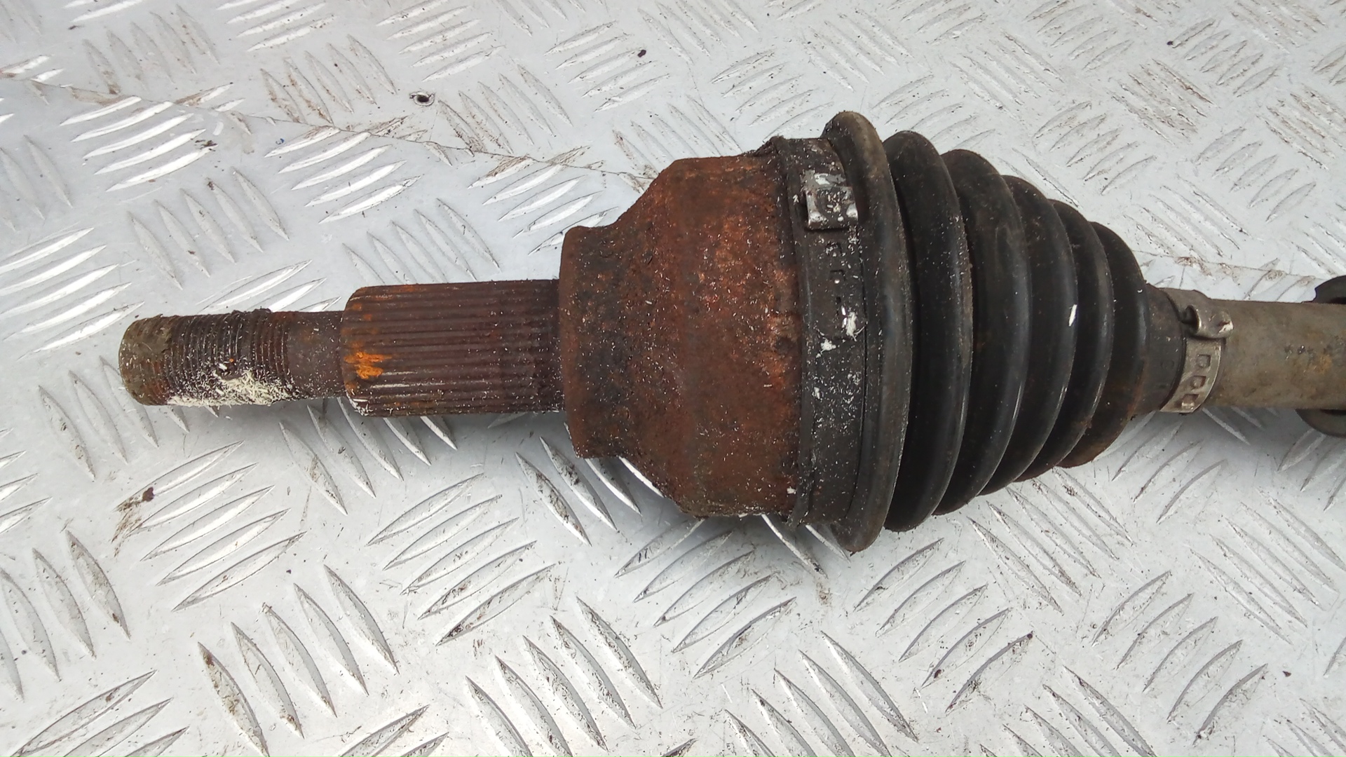 Полуось передняя левая